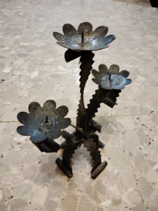 Candelabro antiguo de metal