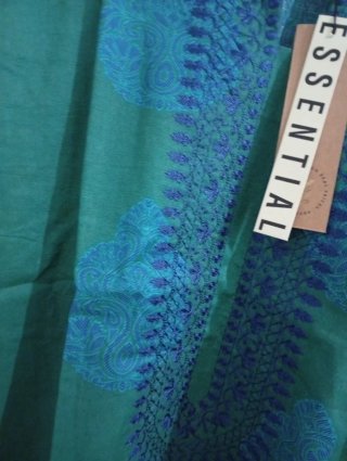 Túnica verde con bordado azul