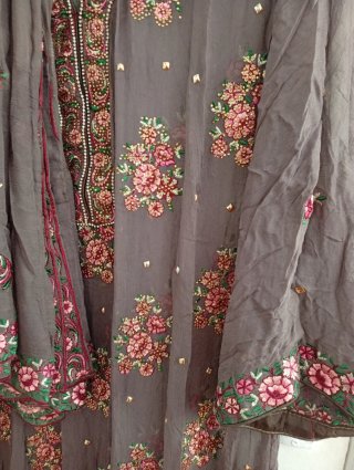 Vestido túnica bordado con flores