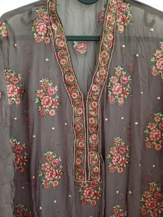 Vestido túnica bordado con flores