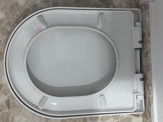 Tapadera de váter blanca