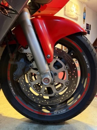 Suzuki GSX R600 Sportbike Roja y Negra