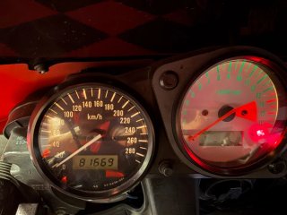 Suzuki GSX R600 Sportbike Roja y Negra