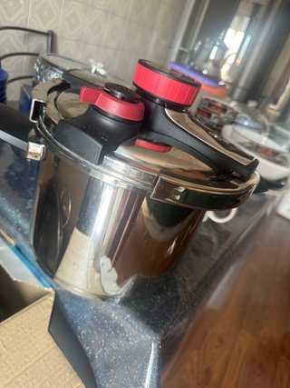 Pentola a Pressione Rossa e Argento