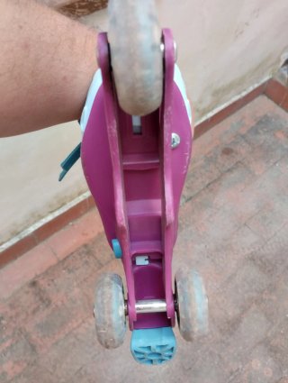 Patines infantiles morados y turquesa