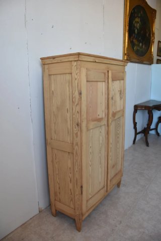 Antigua alacena rústica de pino