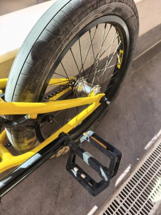 Bicicleta BMX Amarilla
