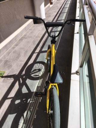Bicicleta BMX Amarilla