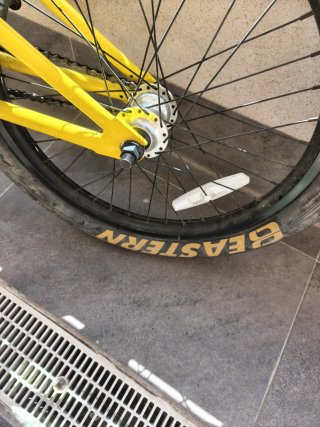 Bicicleta BMX Amarilla