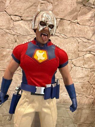 Figura Peacemaker 1/6 Hot Toys + Esculpido