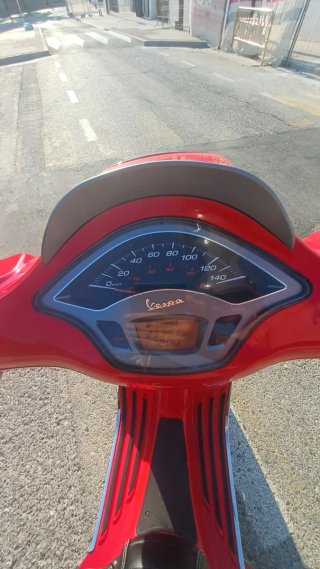 Vespa Sprint 125 Roja