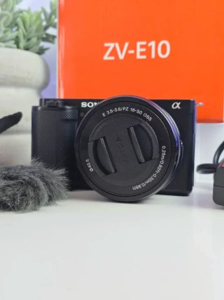 NUEVA Cámara Sony ZV-E10 con objetivo kit 16-50mm.