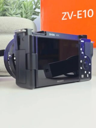NUEVA Cámara Sony ZV-E10 con objetivo kit 16-50mm.