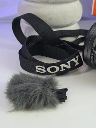 NUEVA Cámara Sony ZV-E10 con objetivo kit 16-50mm.