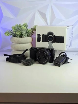 NUEVA Cámara Sony ZV-E10 con objetivo kit 16-50mm.