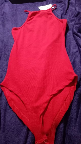 Body pull&bear tirantes rojo