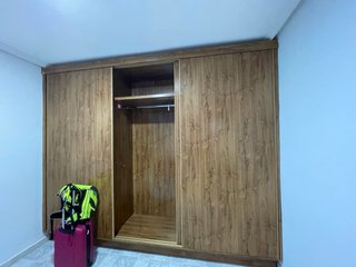 Regalar Puertas correderas armario madera