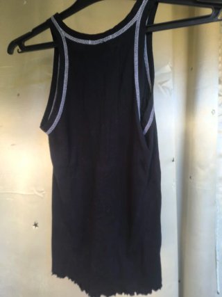 Camiseta tirantes negra con lentejuelas
