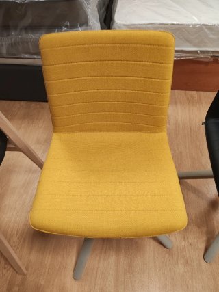 Sillas de tela grises