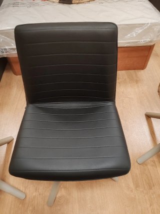 Sillas de tela grises