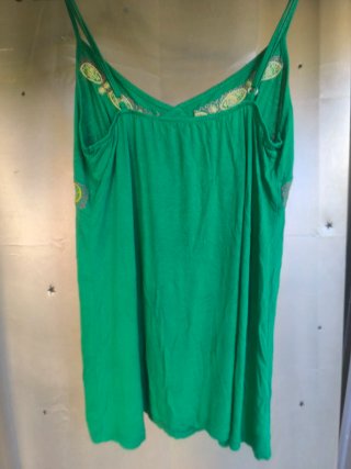 Camisa verde tirantes bordado étnico