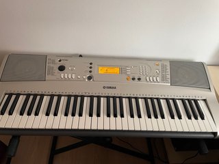 Piano Yamaha PSR-E313 61 teclas sensibles al tacto
