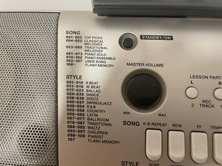 Piano Yamaha PSR-E313 61 teclas sensibles al tacto