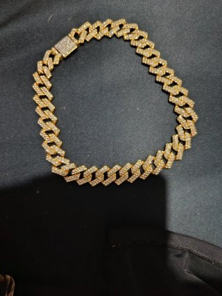 Cadena de eslabones dorada con diamantes de acero