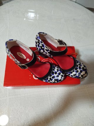 Zapatos de tacón modernos.