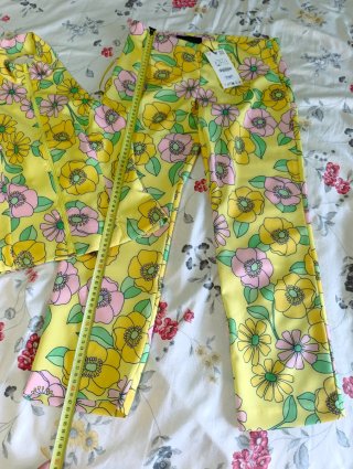 Conjunto floral Zara top halter y pantalón capri S