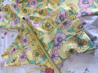 Conjunto floral Zara top halter y pantalón capri S