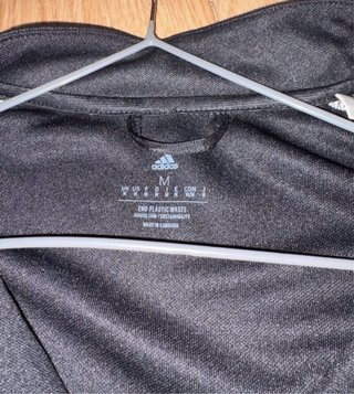 Chaqueta deportiva Adidas negra y blanca