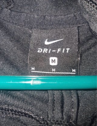 Chaqueta Deportiva Nike Negra y Blanca