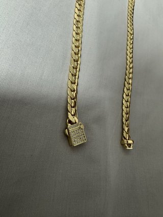 Cadena cubana de oro con cierre de diamantes