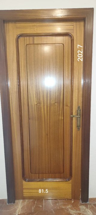 Puerta madera acabado barnizado