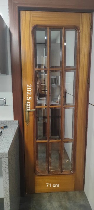 Puerta madera acabado barnizado