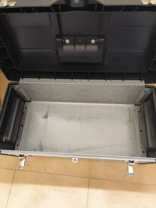 Caja de herramientas metálica y plástica
