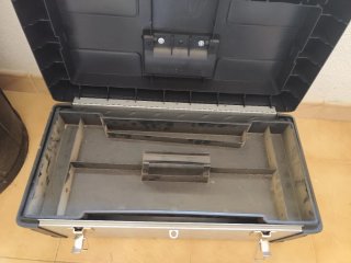 Caja de herramientas metálica y plástica