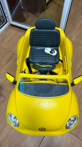 Coche eléctrico infantil VW Escarabajo amarillo