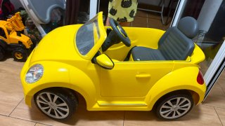 Coche eléctrico infantil VW Escarabajo amarillo