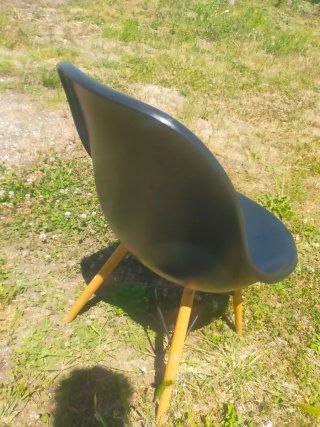 Silla negra moderna