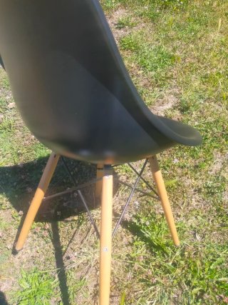Silla negra moderna