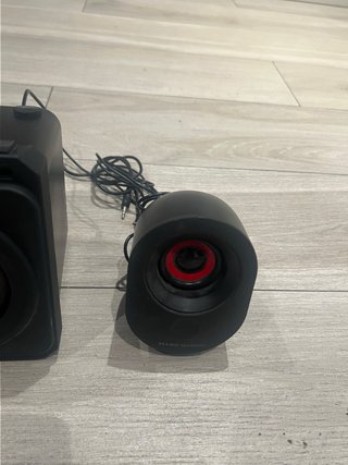Altavoces Bluetooth Negro y Rojo