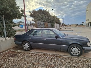 Mercedes-Benz 300 1993