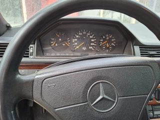 Mercedes-Benz 300 1993