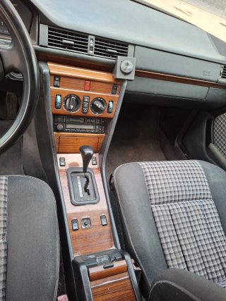 Mercedes-Benz 300 1993