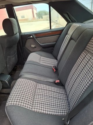 Mercedes-Benz 300 1993