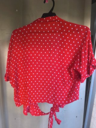 Blusa roja lunares con lazo