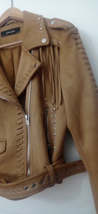 Cazadora Zara flecos tachuelas
