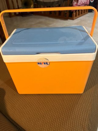 Mini nevera portátil naranja y azul